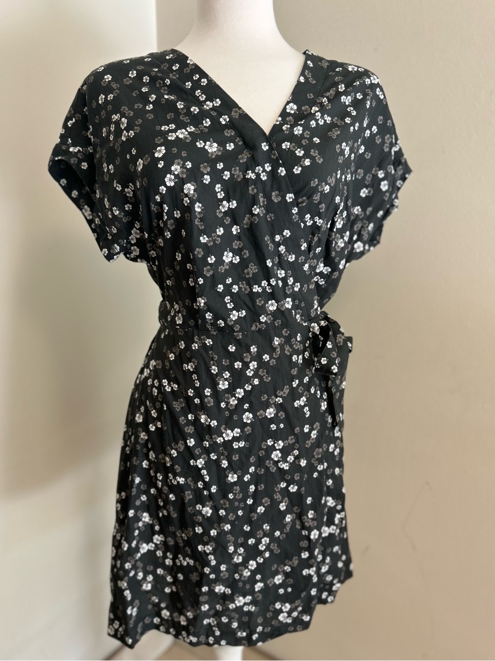 FIG Clothing Wrap Dress Large Black Floral Lightweight Travel Dress Short Sleeve